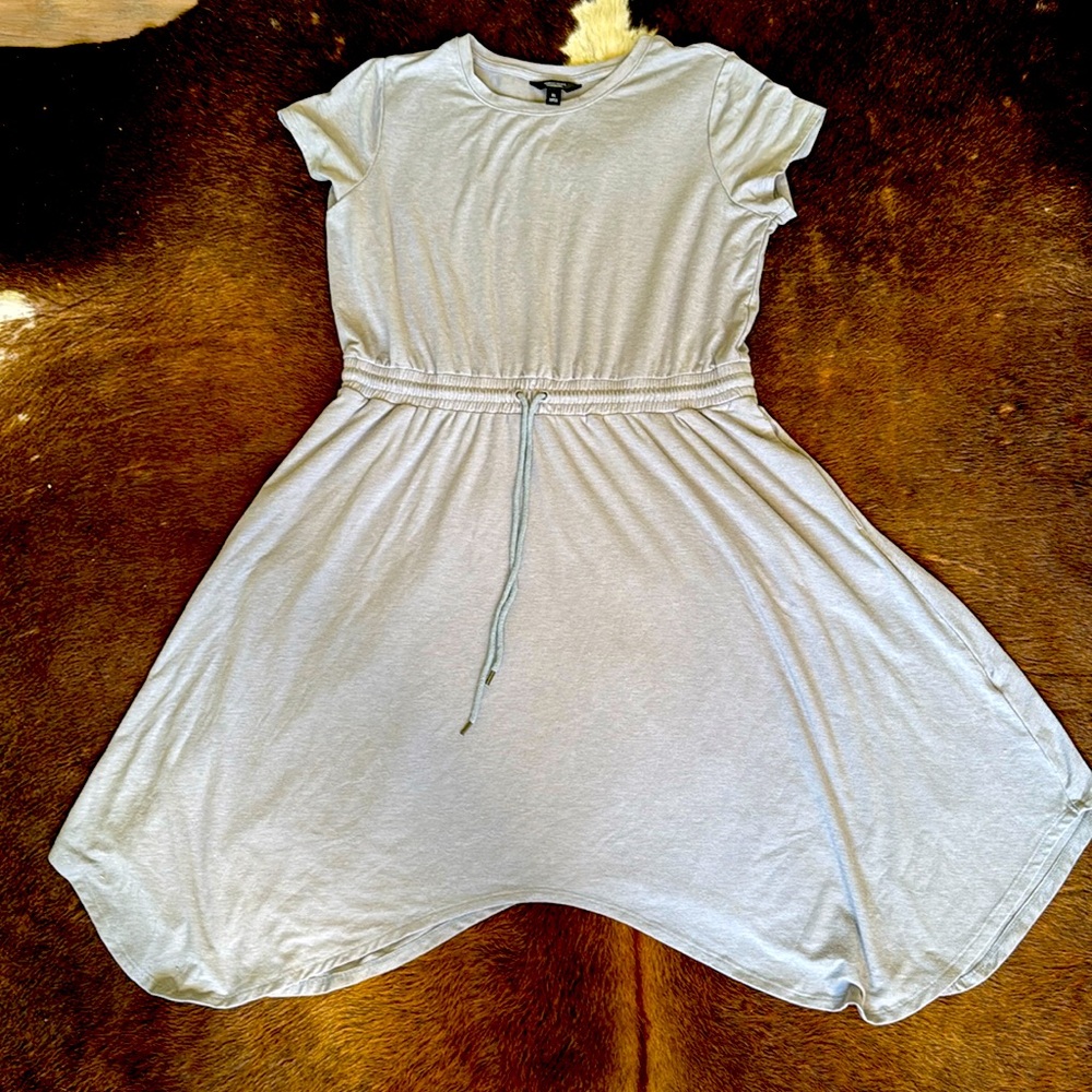 Cute grey tshirt dress! With pockets! Size XL. Simply Vera Vera Wang